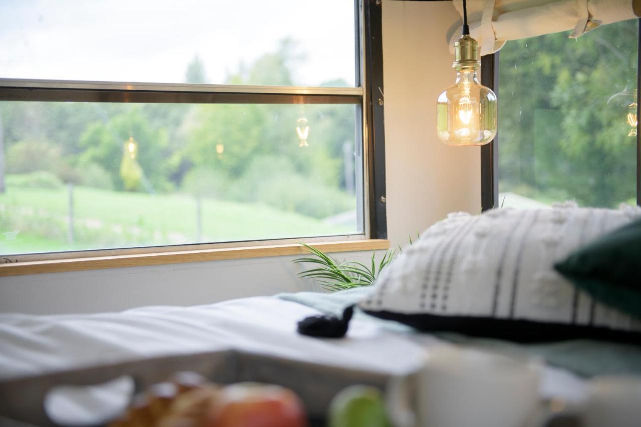 American School Bus Retreat With Hot Tub In Sussex Meadow Uckfield Exterior foto