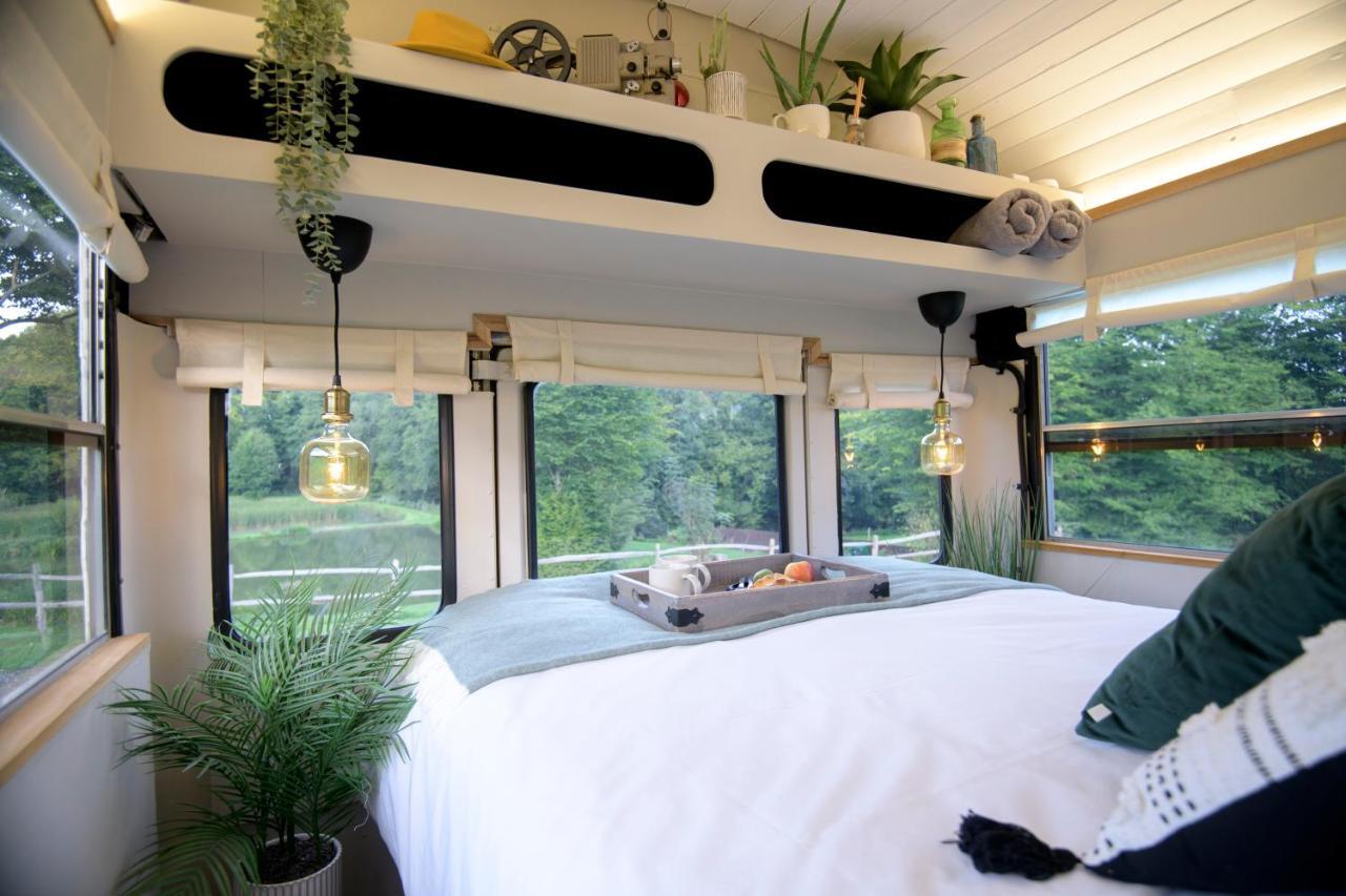 American School Bus Retreat With Hot Tub In Sussex Meadow Uckfield Exterior foto
