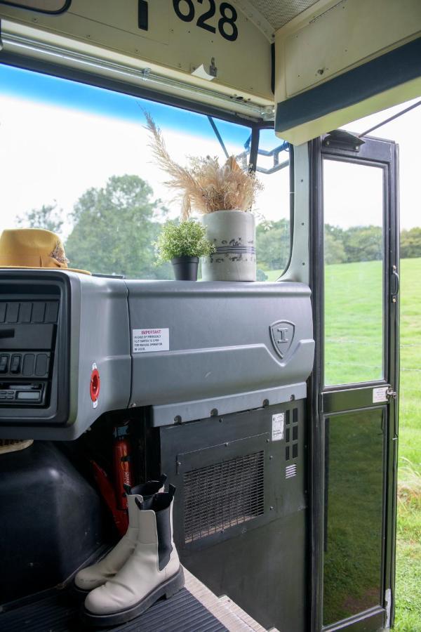 American School Bus Retreat With Hot Tub In Sussex Meadow Uckfield Exterior foto
