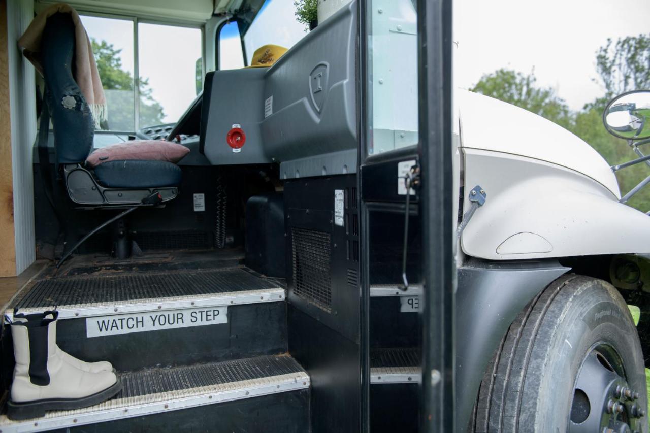 American School Bus Retreat With Hot Tub In Sussex Meadow Uckfield Exterior foto