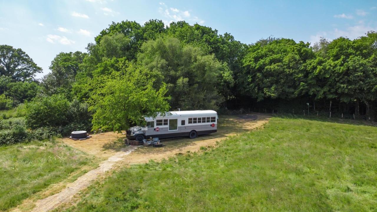 American School Bus Retreat With Hot Tub In Sussex Meadow Uckfield Exterior foto